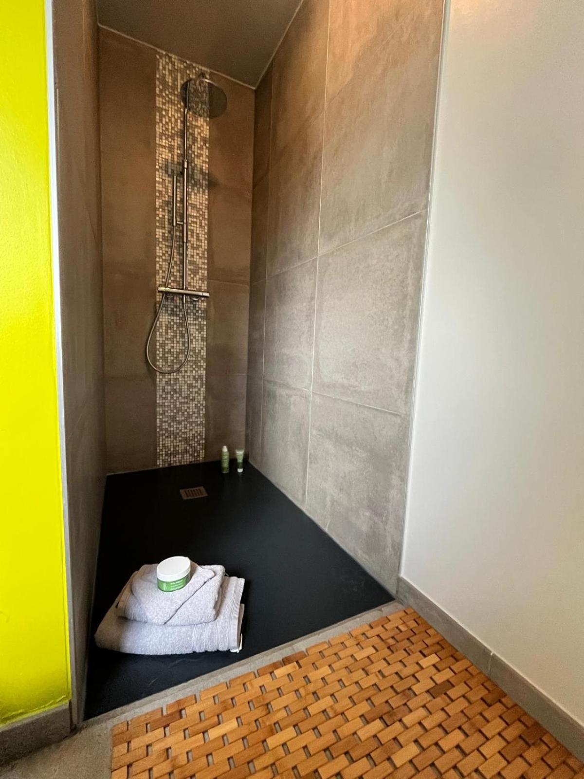 Sous Les Feuilles Redu Villa Ngoại thất bức ảnh